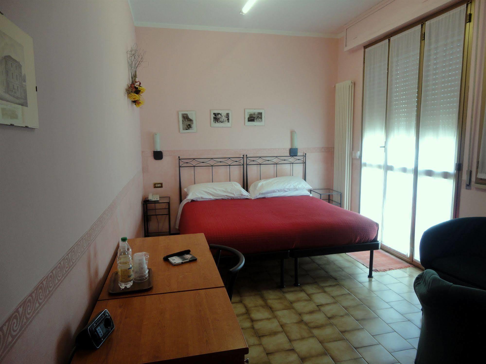 Hotel Astoria Tabiano Terme エクステリア 写真